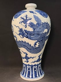 A Exquisite Blue and White Dragon Pattern Vase