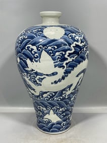 A Exquisite Blue and White Dragon Pattern Vase