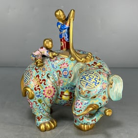 A Exquisite Enamel Painted Gold Elephant Ornament