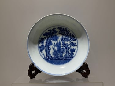 A Exquisite Blue and White Pine Tree Pattern Plate
