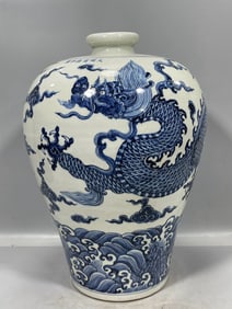 A Exquisite Blue and White Dragon Pattern Vase