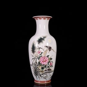 An Exquisite Famille-Rose Flower and Bird Pattern Vase,With Poem