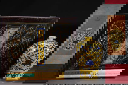 An Exquisite Yellow Ground Yellow Ground Blue and White Lotus Pattern Vase,with Vertical Scroll