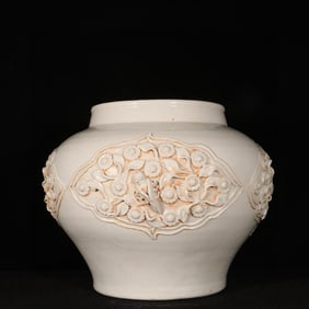An Exquisite White Glazed Flower Pattern Jar