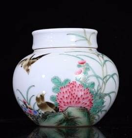 An Exquisite Famille-Rose Flower and Bird Pattern with Cover Jar,With Poem