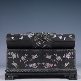 A Rare Black Lacquer Inlaid Mother-of-pearl-inlay Flower and Bird Pattern Cover Box