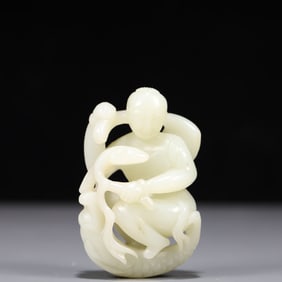 An Exquisite White Jade Dragon Pattern Figure  Ornament