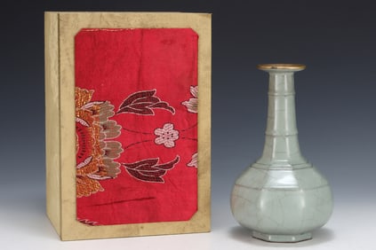 An Exquisite Guan yao Painted Gold Vase,with an Imperial Poem by Emperor Qianlong