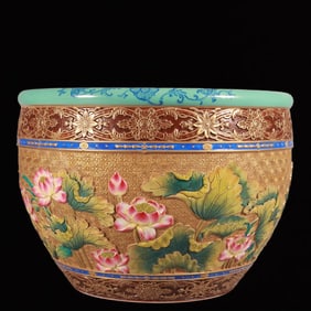 An Exquisite Enamel Gold Ground Flower Pattern Brush Washer