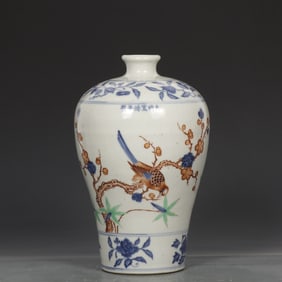 An Exquisite Blue and White Wucai Flower and Bird Pattern Vase