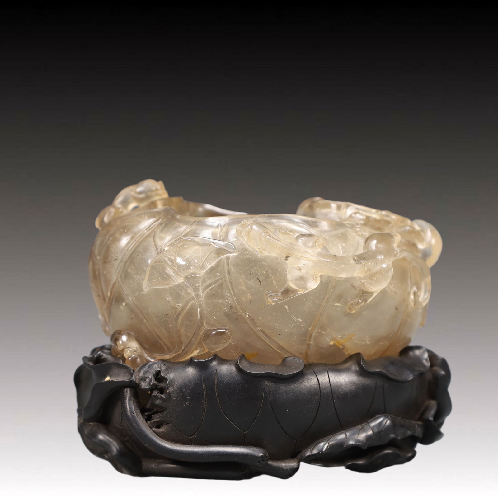 A Precious Crystal Bats Pattern Brush Washer: A Precious Crystal Bats Pattern Brush Washer,Qing Dynasty, China,Size:4.9inx4.7inx3.5in Weight:750g 水晶蝙蝠纹笔洗,中国清代