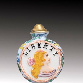 An Exquisite Famille-Rose Timepiece and Figure Pattern Snuff Bottle