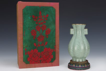 An Exquisite Ru yao Painted Gold Double-Ears Vase