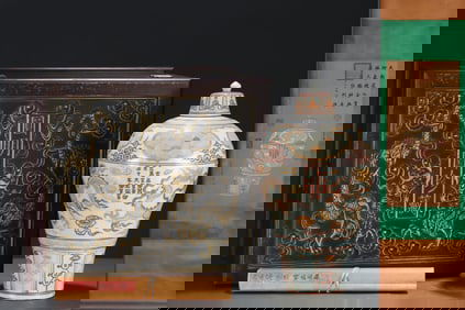 A Huge Famille-Rose Auspicious Cloud and Dragon Pattern Bottle,with Vertical Scroll Painting on Silk