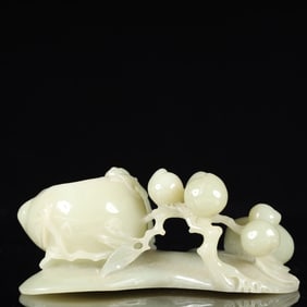 An Exquisite White Jade Figure Pattern Peach-Shaped Brush Washer