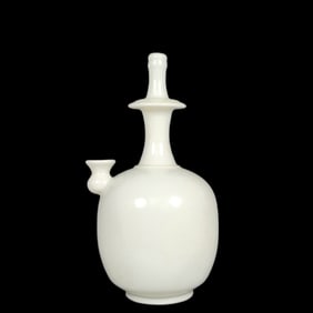 An Exquisite Xing yao Vase