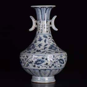 An Exquisite Blue and White Flower Pattern Double-Ears Vase
