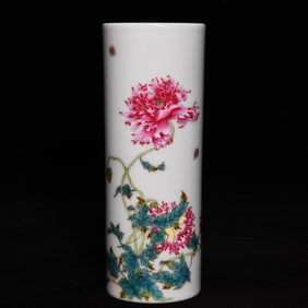 An Exquisite Famille-Rose Flower Pattern Brush Pot,With Poem