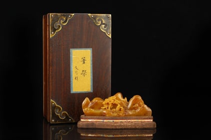 An Exquisite Tianhuang Stone Rockery Brush Holder