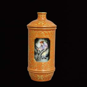 An Exquisite Coral Red Glazed Painted Gold Flower Pattern Snuff Bottle