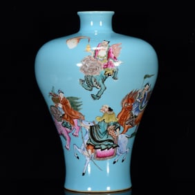 An Exquisite Famille-Rose Figure Pattern Vase