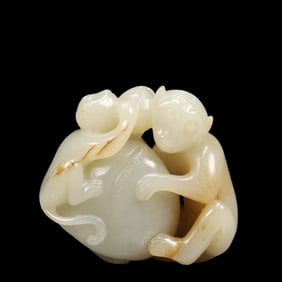 An Exquisite Greenish Jade Monkey Pattern Peach Ornament