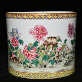 An Exquisite Famille-Rose Flower Pattern Brush Pot,With Poem