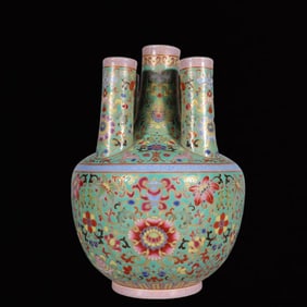 An Exquisite Enamel Painted Gold Flower Pattern Vase