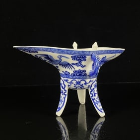 An Exquisite Blue and White Crane Pattern Tripod Cup