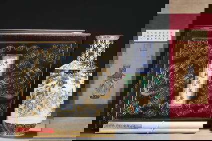 An Exquisite Blue and White Famille-Rose Painted Gold Figure Pattern Vase,with  Poem and Vertical