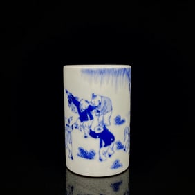 An Exquisite Blue and White Figure and Story Pattern Brush Pot