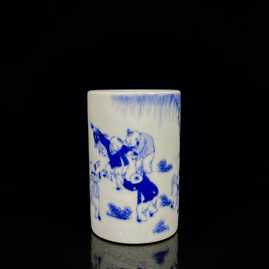 An Exquisite Blue and White Figure and Story Pattern Brush Pot (1 of 8)