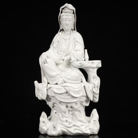 An Exquisite Blance-De-Chine Statue of Avalokitesvara