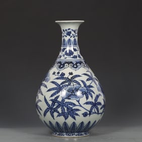 A Rare Blue and White Flower Pattern Vase