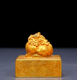 An Exquisite Gilt Bronze Auspicious Beast Seal