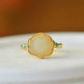 An Exquisite Sterling Silver-Gold Plated Inlaid White Jade Ring