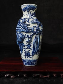 A Exquisite Blue and White Peach Pattern Vase