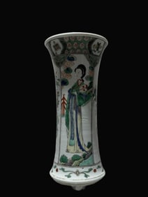 A Exquisite Famille-Rose Figures Pattern Vase