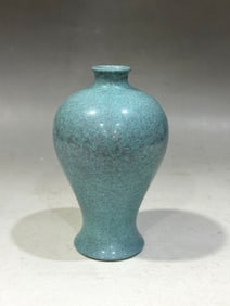 A Exquisite Robin's-Egg-Glazed Vase