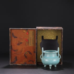A Exquisite Ru yao Sky Blue Glazed ice Crackle Pattern Tripod Censer