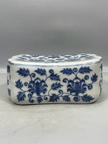 A Exquisite Blue and White Flower Pattern Pillow