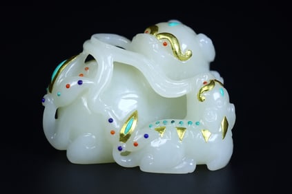 A Exquisite Hotan Jade Gold Wrapped Auspicious Beast Ornament