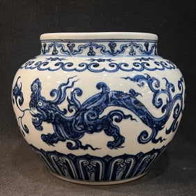 A Exquisite Blue and White Dragon Pattern Jar