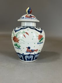 A Exquisite Famille-Rose Flower and Bird Pattern Jar, with a Lid