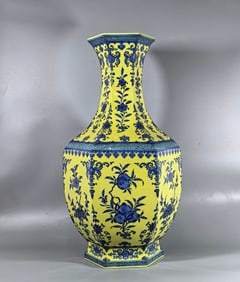 A Exquisite Blue and White Yellow Ground Flower and Fruit Pattern Vase
