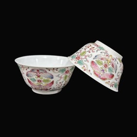 A Exquisite A pair of Famille-Rose Butterfly and Flower Pattern Cups
