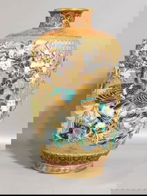 A Exquisite Gold Ground Flower and Bird Pattern Vase