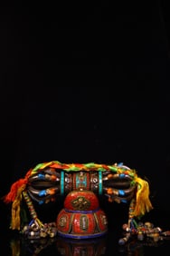 A Exquisite Thogchag Inlaid Gems Dzi bead Ornament