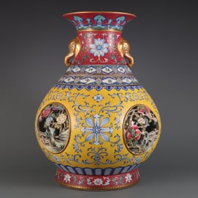 A Exquisite Famille-Rose Flower Pattern Elephant-Ears Vase