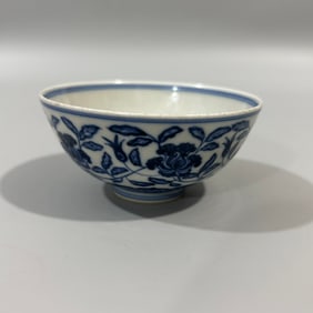 A Exquisite Blue and White Lotus Pattern Cup